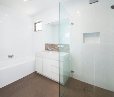 MODERN TOWNHOUSE IN THE HEART OF BEAUMARIS - Photo 4