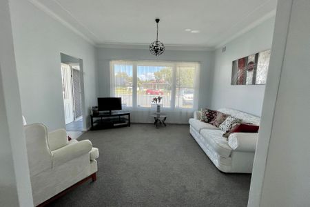 26 Pelican Street, Swansea NSW 2281 - House For Rent | Domain - Photo 3
