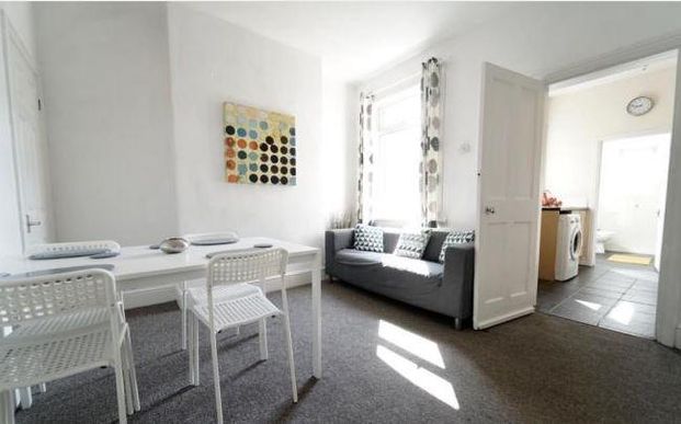 4 bedroom terraced house to rent - Photo 1