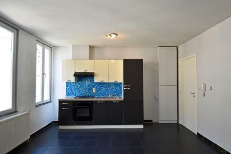 Ideale starterswoning: Centraal gelegen appartement nabij de Markt van Eeklo! - Photo 2