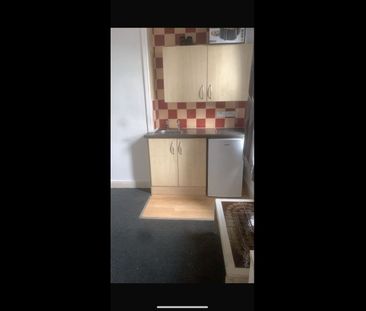 Studio Flat, Dawson Road Leeds, LS11 - Photo 2