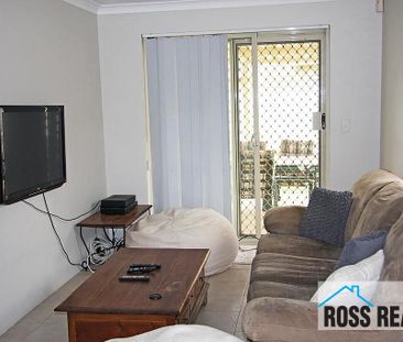 WELL-PRESENTED 3X1 HOME IN ULTRA-CONVENIENT LOCATION - Photo 6