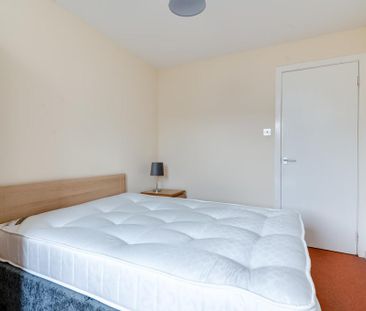 2 bedroom ground floor flat to rent - Photo 2