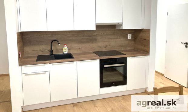 2-izbový byt na Sekvojovej ulici v Miloslavove - Fotografia 1