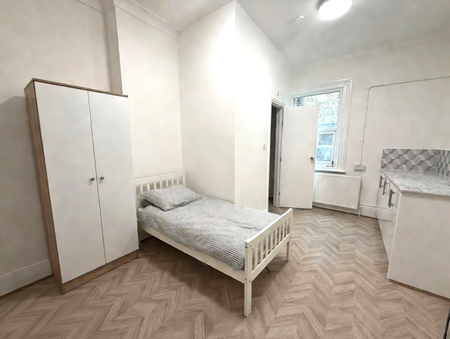 7 bedroom house of multiple occupation to rent - Photo 3