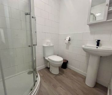 Victoria Road (room 2), Morley, Leeds - Photo 1