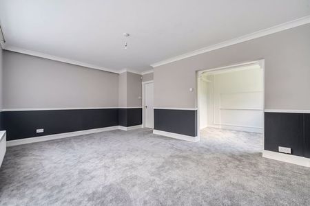 Beacon Hill Court, Hindhead - 2 bedrooms Property for lettings - Seymours - Photo 2