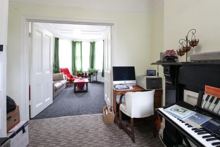 3 bedroom terraced house to rent - Photo 5