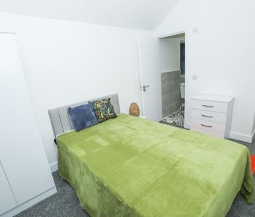 5 bedroom Flat To Let Total Size: 1217 SQ FT - Photo 6