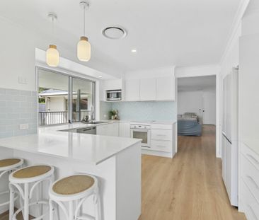 FULLY FURNISHED FOUR BEDROOM WATERFRONT HOME WITH POOL - SIX MONTH ... - Photo 4