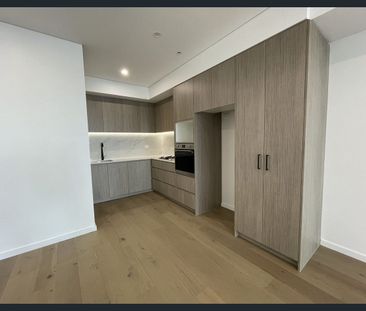 Brand New Generous-sized one bedroom apartment - Photo 1