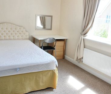 3 bed to rent in Roe Drive, Norwich, NR5 - Photo 2