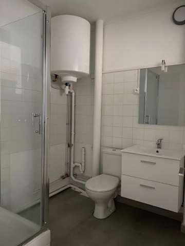 Location Appartement 1 pièce 23m² TOULON 83000 - Photo 2