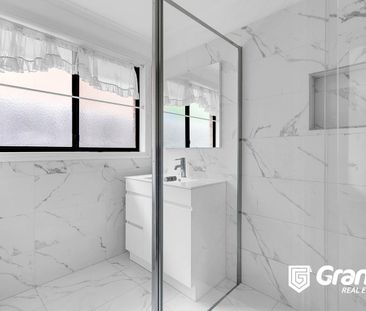 4 BEDROOM HOME IN A CONVENIENT LOCATION IN MILL PARK WITH FURNITURE ! - Photo 1