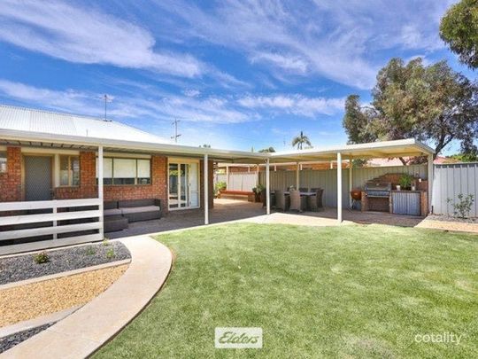 Spacious 3 Bedroom Home With Bonus Games Room - Photo 1