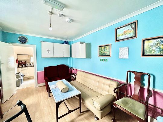 1 bedroom in a house share to rent - Photo 1