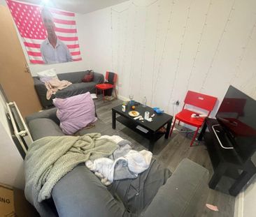 7 bedroom end of terrace house to rent - Photo 1