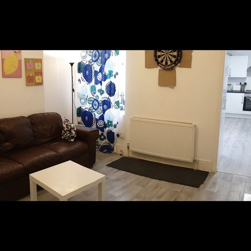 Room in a Shared House, Dunluce Street, L4 - Photo 1