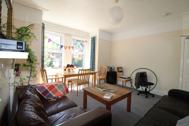 Room in a Shared House, Queens Park Road, BN2 - Photo 1