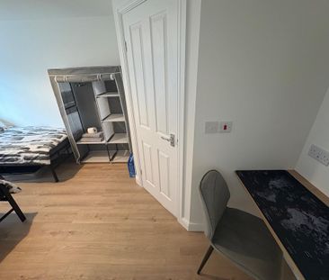 1 bedroom house of multiple occupation to rent - Photo 5