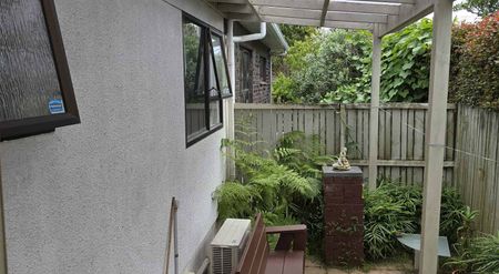 Spacious 3-Bedroom Home in Double Grammar Zone - Photo 2