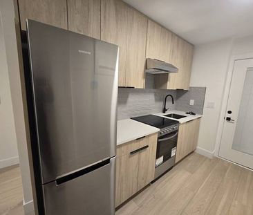 2 Bedroom 1 Bath Brand New Suite Joyce Collingwood - Photo 2