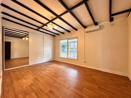 3 Bedroom Family Home with a Peaceful Lookout&excl; - Photo 2