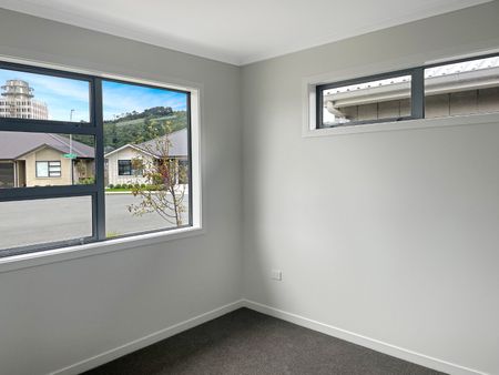 New in Avalon - Photo 5
