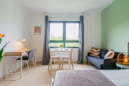 Plaça de les Bandes de Música de la Comunitat Valenciana, Valencia, Valencian Community 46013 - Photo 4