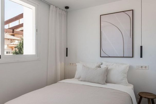 4 bedroom luxury penthouse for rent in Nueva Andalucia, Andalusia - Photo 1