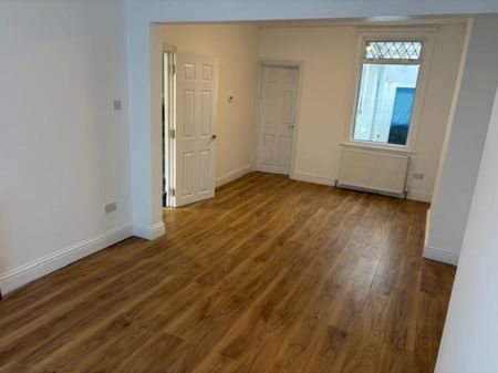 2 Bedroom House - Terraced To Let - Photo 2