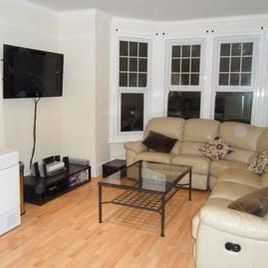 2 Bed Flat, Mulgrave Road, CR0 - Photo 1