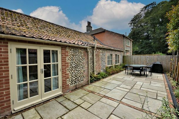 2 bedroom semi-detached bungalow to rent - Photo 1