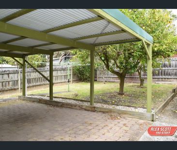 Charming 3 Bedroom Cottage Home - Photo 3