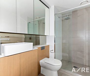 Bright and Stylish Living with a good-sized Balcony - Photo 6