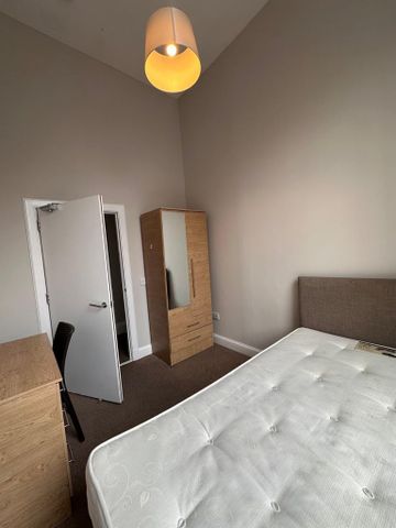4 bedroom flat to rent - Photo 3