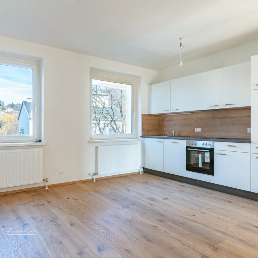 ERSTBEZUG NACH SANIERUNG: 3-ZIMMER-WOHNUNG MIT BALKON - Photo 1