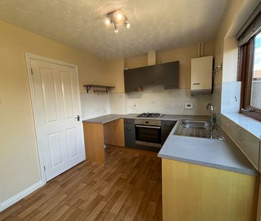 Semi-detached house to rent on - Photo 6