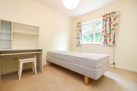 4 bedroom terraced house to rent - Photo 4