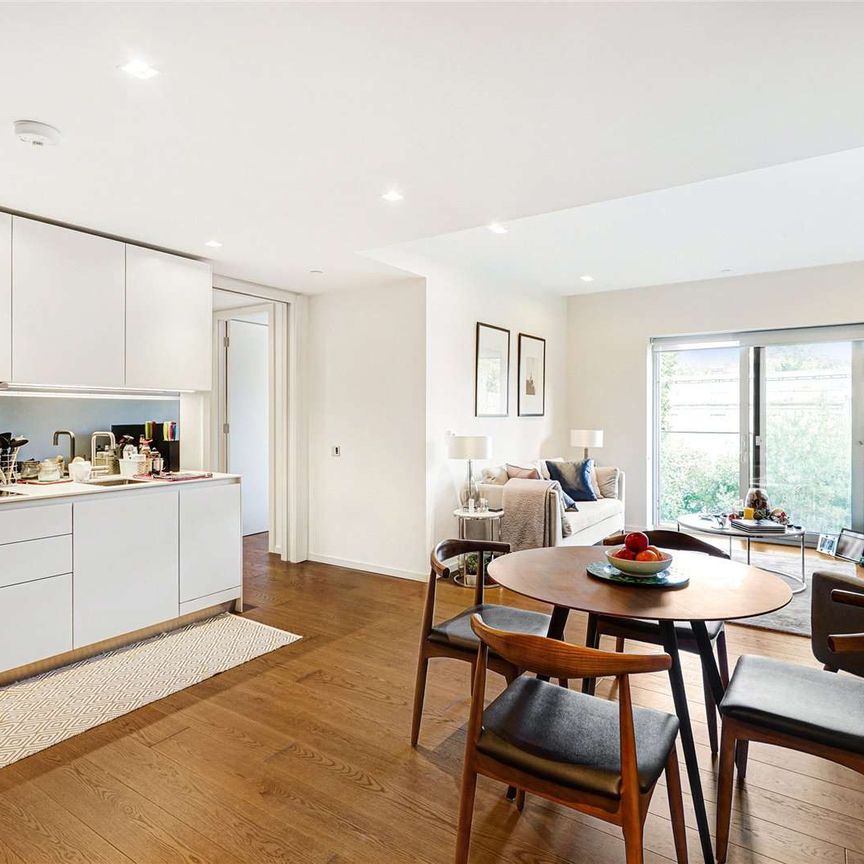 Lillie Square is an exclusive London development, which takes the traditional London garden square as its inspiration. Located in Earls Court where Kensington, Chelsea and Fulham meet. - Photo 1