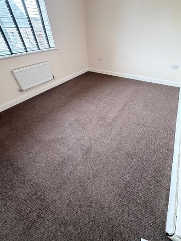 4 bedroom semi-detached house to rent - Photo 2
