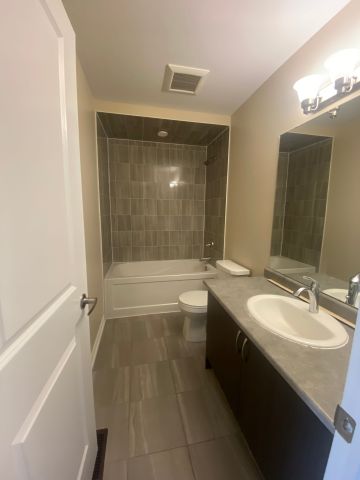 For Lease - 2242 Grainger Loop, Innisfil, Ontario - Photo 5