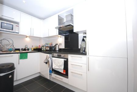 2 Bed Flat, London, SW9 - Photo 4