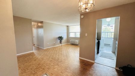 For Lease - 966 Inverhouse Drive Unit# 712, Mississauga, Ontario - Photo 4