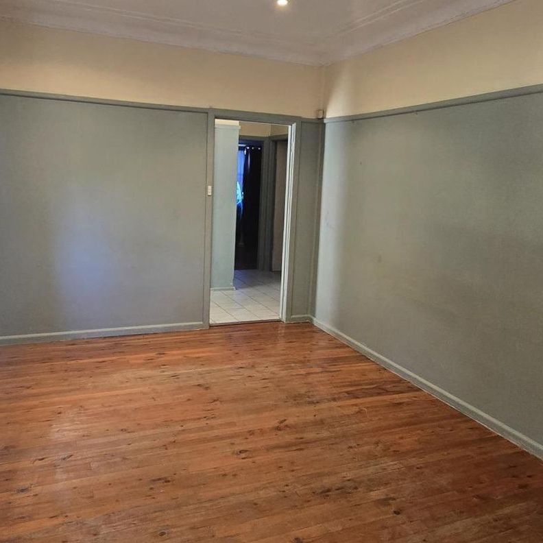 CLOSE TO ALL AMENITIES IN INGLEBURN - Photo 1