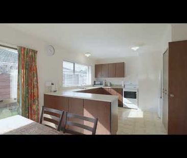 Spacious 2-Bedroom Home with Internal Garage - Photo 4