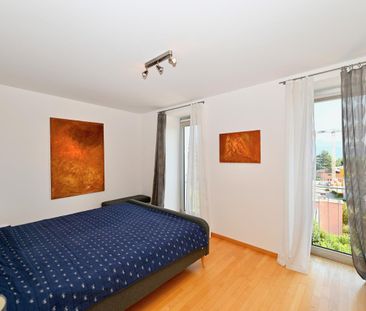 Elegante Appartamento Ammobiliato con Vista Panoramica a Porza - Foto 6