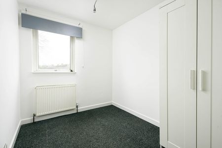 3 Bed Terraced House, Pinkhams Twist, BS14 - Photo 4