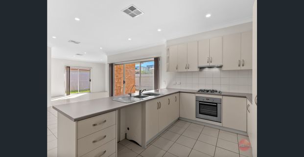 FAMILY LIVING, DOUBLE GARAGE PLUS CLOSE TO TRANSPORT!! - Photo 1