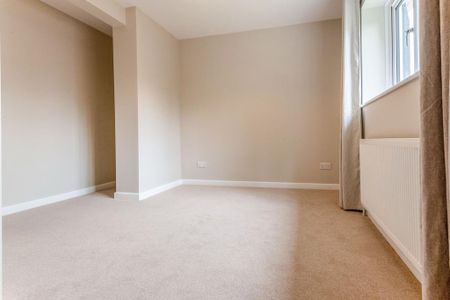 5 bedroom detached house to rent - Photo 3